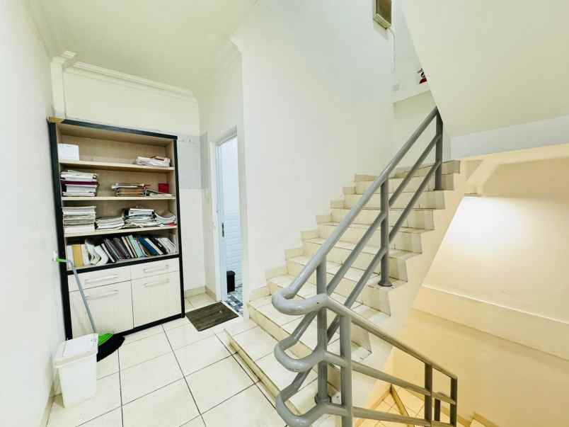 rukan strategis 4 lantai crown palace furnished