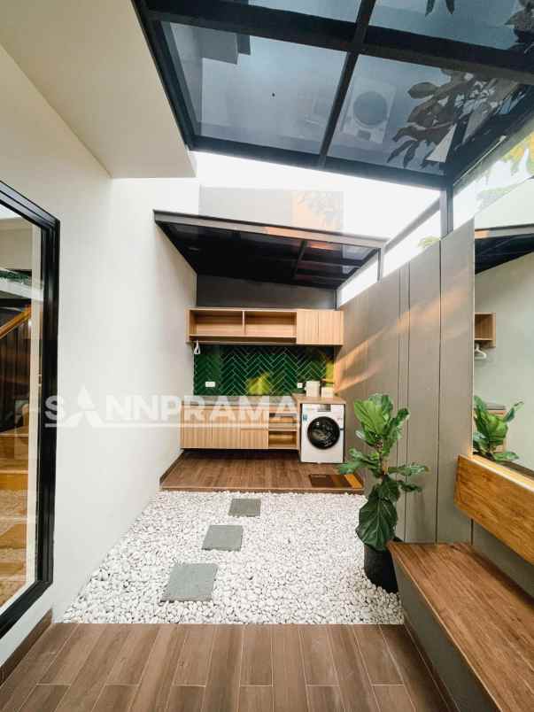 rumah 2 lantai dekat bsd city akses tol dan stasiun