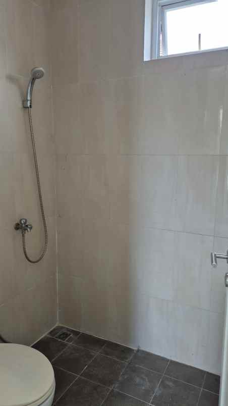 rumah 2 lantai murah siap huni di grup raya bintaro