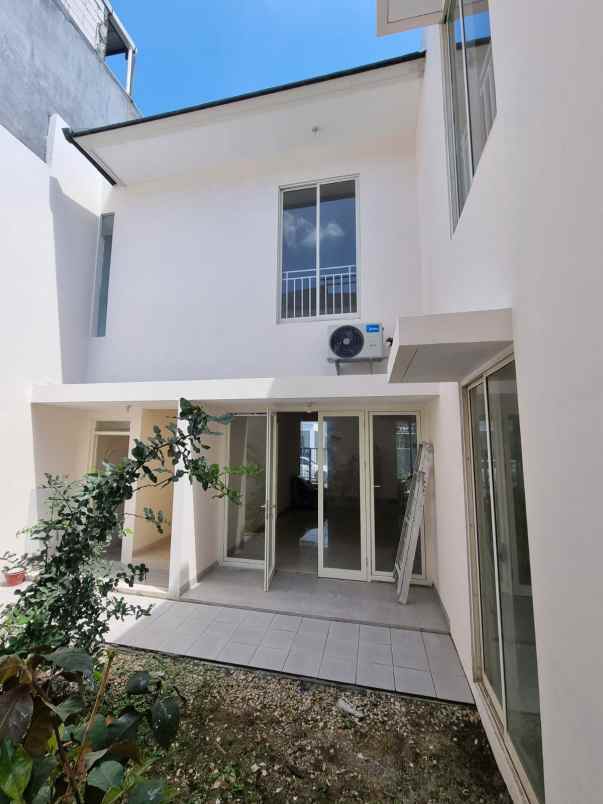 rumah 2 lantai siap huni kualitas premium surabaya