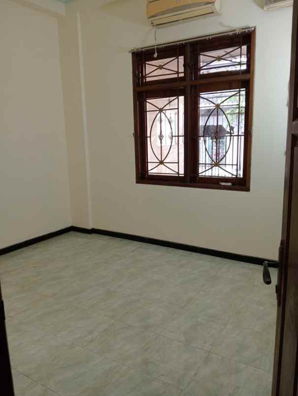 rumah 2 lantai siap huni puri anjasmoro semarang barat