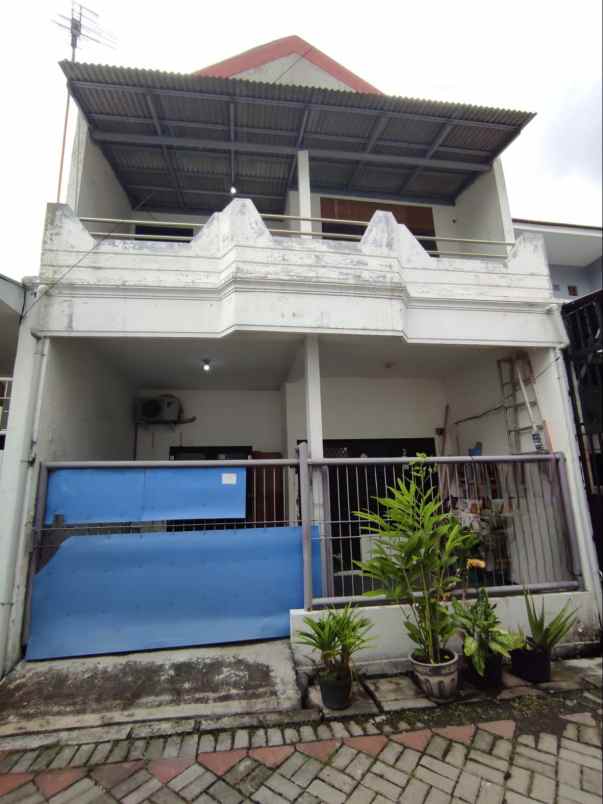 rumah 2 lantai surabaya timur under 1 m