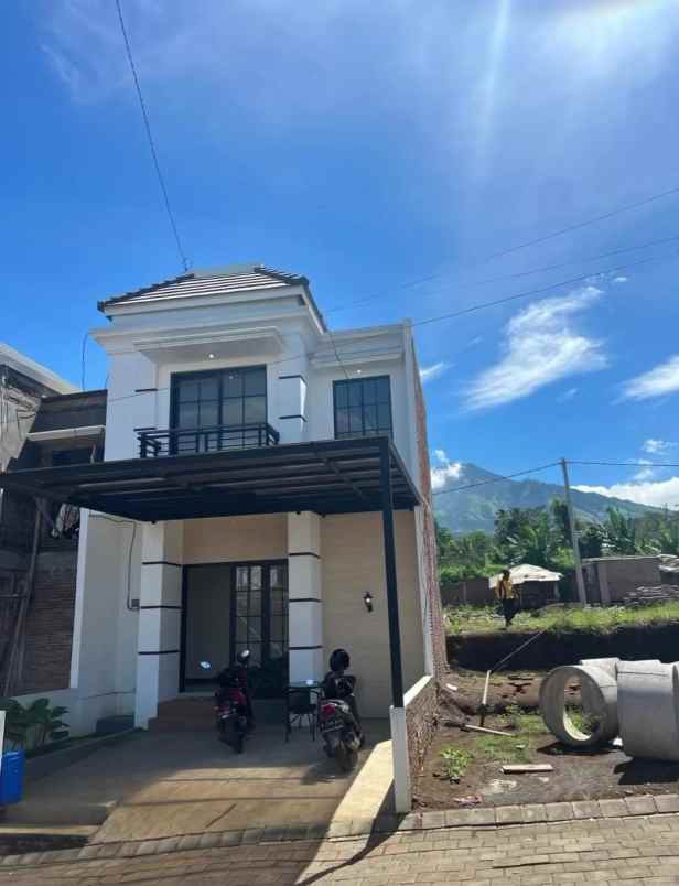 rumah 2 lantai view pegununungan di kota malang