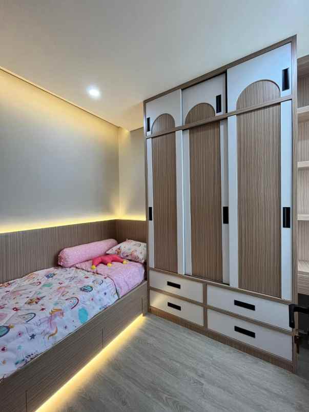 rumah 3 lantai limo grogol depok