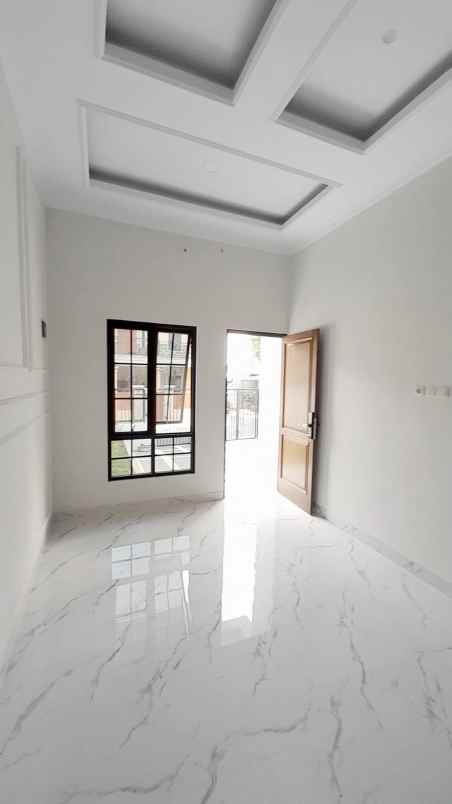 rumah baru 2 lanatai di kalisari jakarta timur