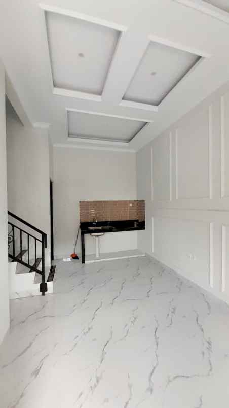 rumah baru 2 lanatai di kalisari jakarta timur