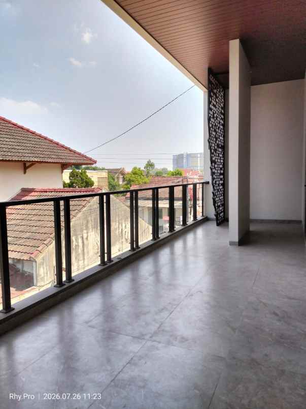 rumah baru mewah modern dekat kampus ugm