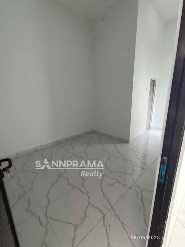 rumah baru siap huni dalam cluster di bedahan sawangan