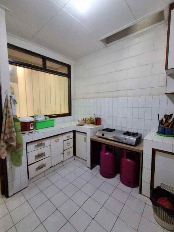 rumah besar langka dekat tol