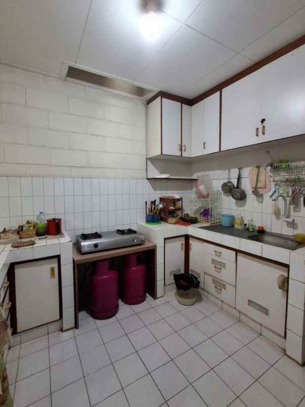 rumah besar langka dekat tol