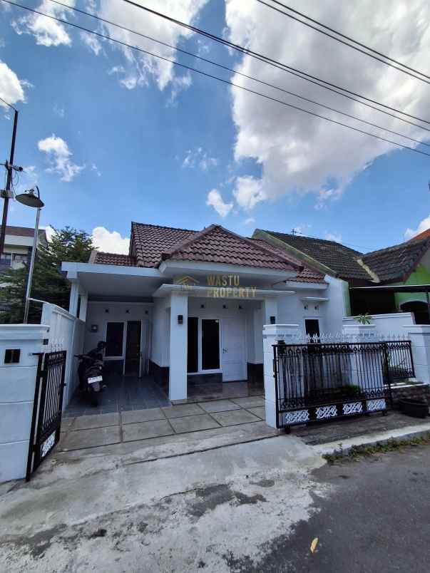 rumah cantik lokasi super strategis di tajem