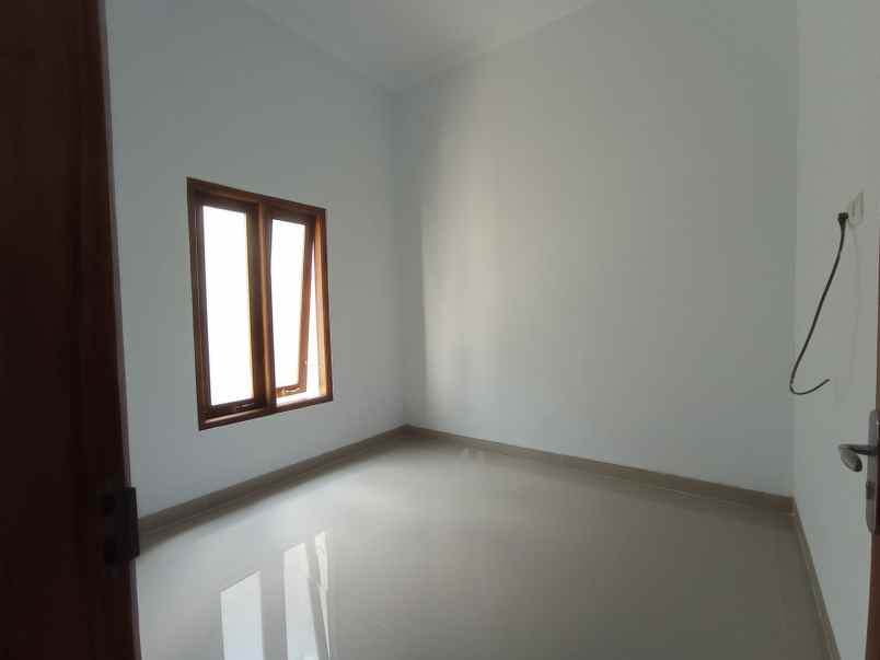 rumah cantik minimalis 8 menit ke kampus uii