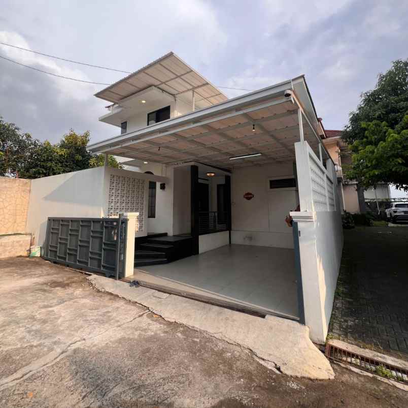 rumah ciwaruga sejuk dekat tol pasteur dan setiabudi