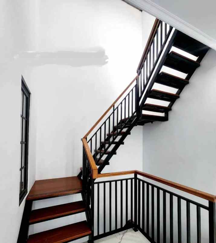 rumah cluster 2 5 lantai 800 jutaan cimanggis depok