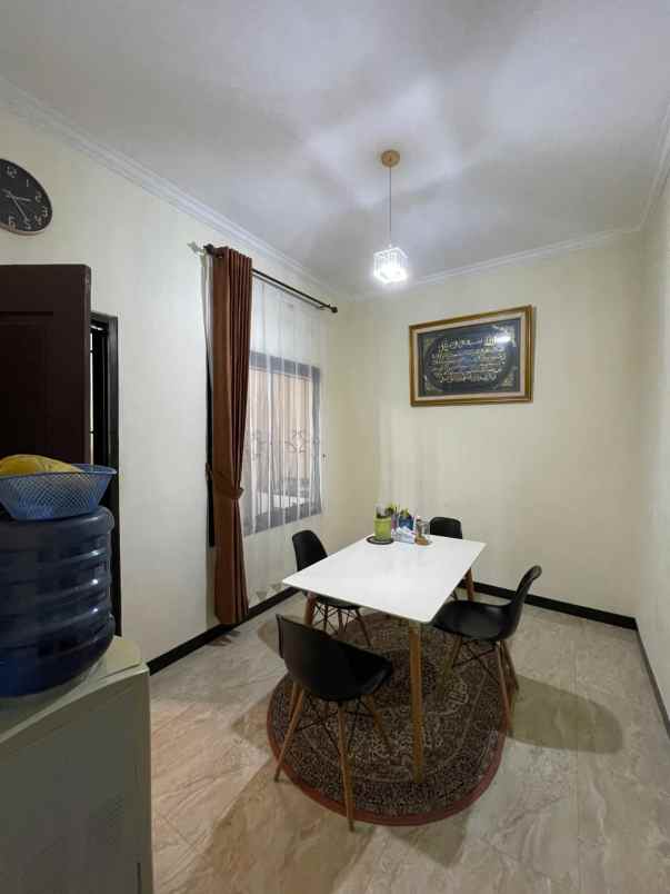 rumah dalam townhouse di pasar rebo jaktim