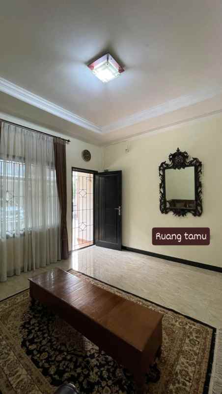 rumah dalam townhouse di pasar rebo jaktim