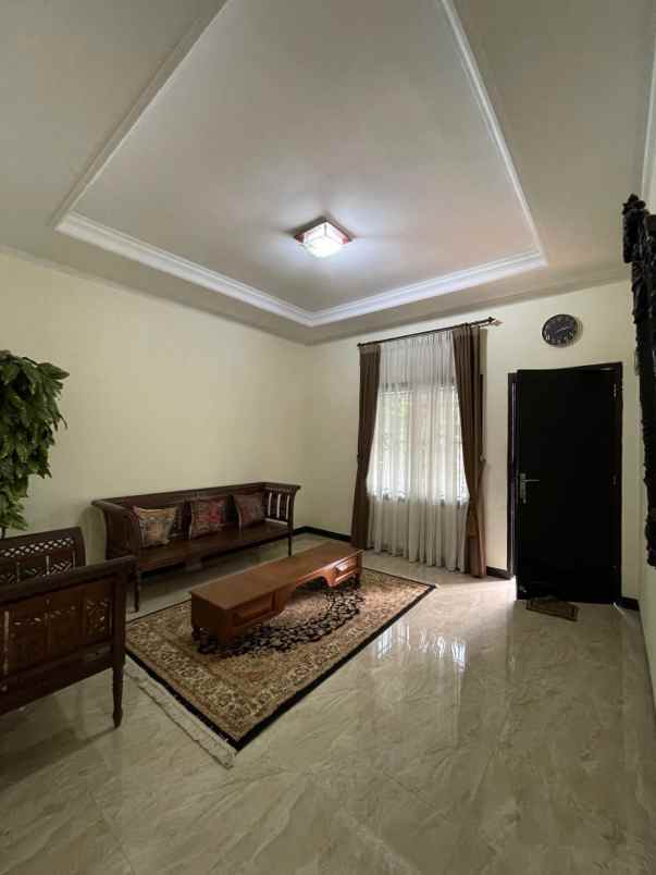 rumah dalam townhouse di pasar rebo jaktim