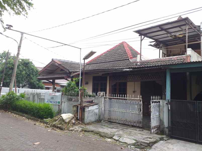 Rumah Di Ciledug Komplek Japos Tanah Luas