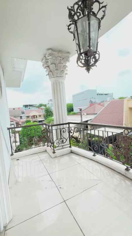 rumah di kelapa cengkir kelapa gading