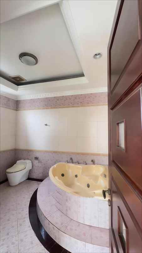 rumah di kelapa cengkir kelapa gading