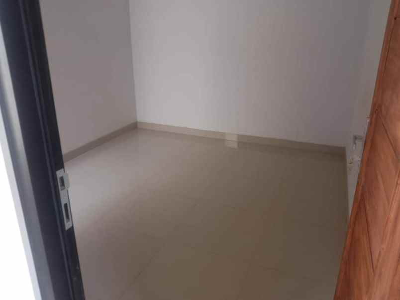 rumah dijual bangunan baru lokasi serua ciputat