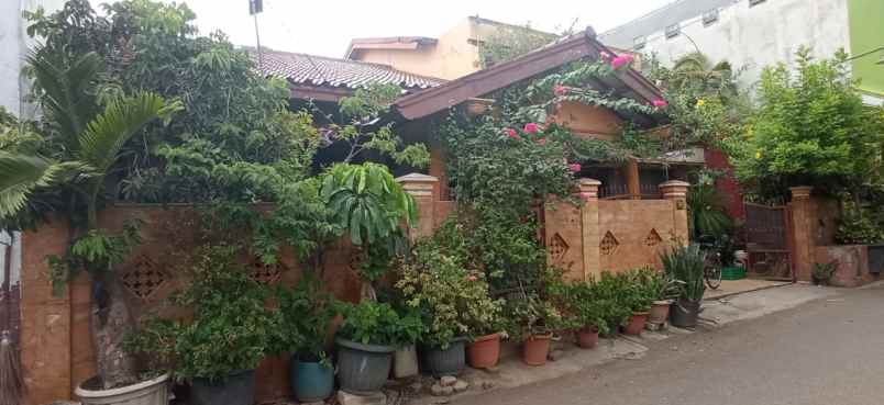 rumah dijual bu di komplek pondok bambu jakarta timur