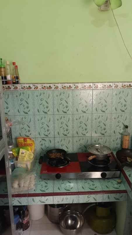 rumah dijual sudah ada kios untuk usaha