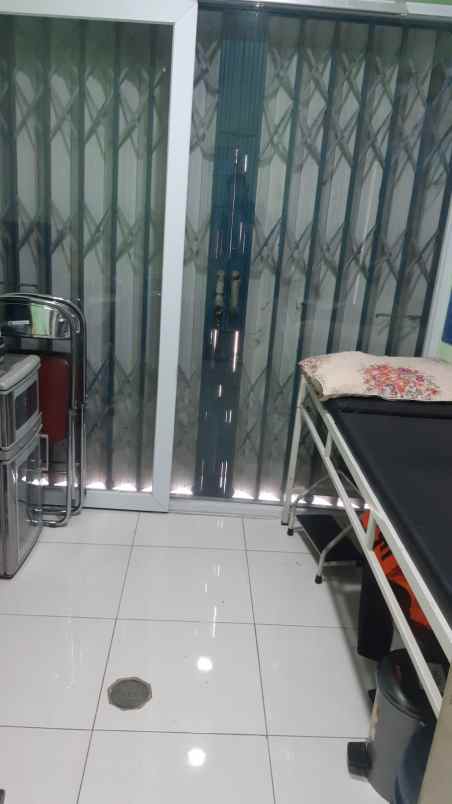 rumah dijual sudah ada kios untuk usaha