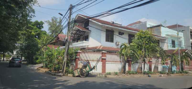 rumah hook di jl gading putih kelapa gading