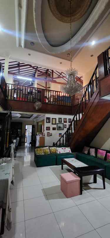 rumah hook di jl gading putih kelapa gading