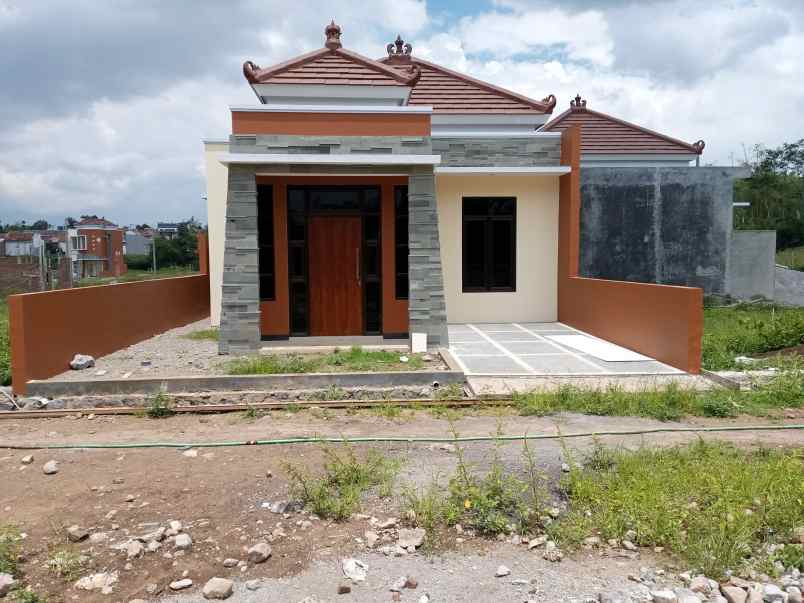 rumah jl raya karangpawitan