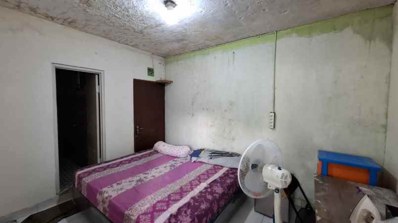 rumah komplek sariwangi taman depan besar lokasi sejuk