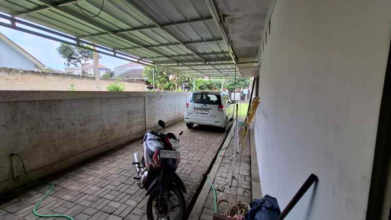 rumah komplek sariwangi taman depan besar lokasi sejuk