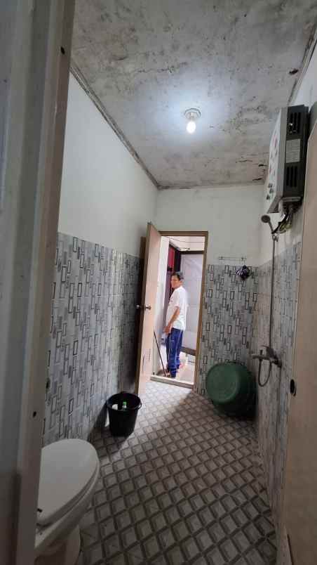 rumah komplek sariwangi taman depan besar lokasi sejuk