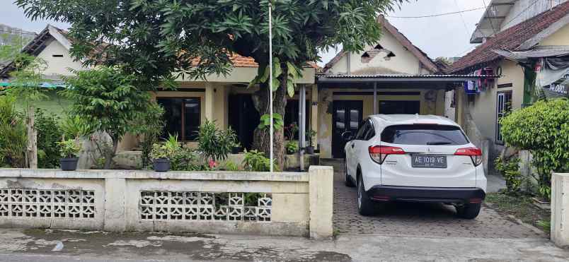 rumah lama di pusat kota sidoarjo