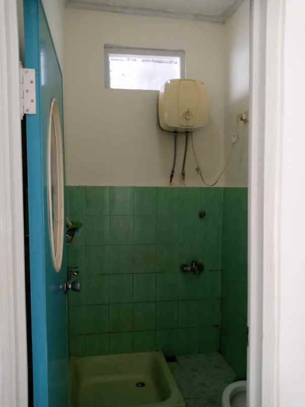 rumah lt luas komplek sariwangi lingkungan nyaman