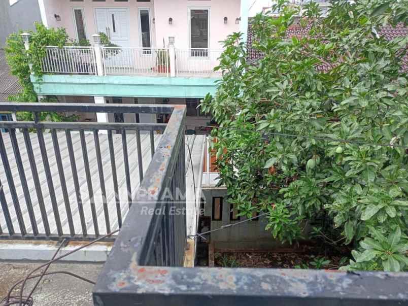 rumah luas kukusan dekat ui dan tol kukusan rhl