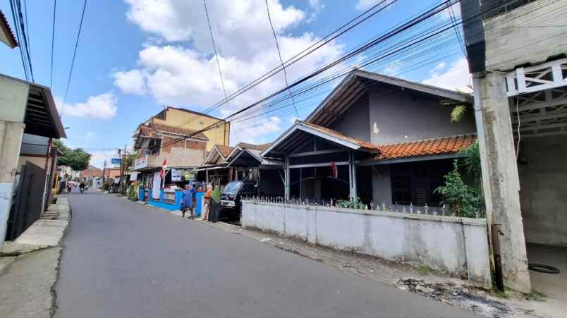 rumah mainroad cibabat cihanjuang bangunan apa adanya
