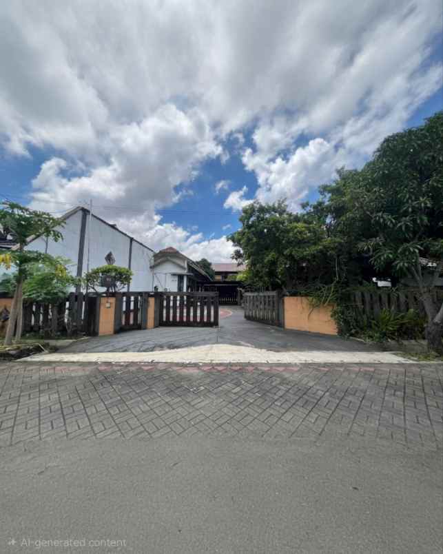 rumah manyar indah strategis