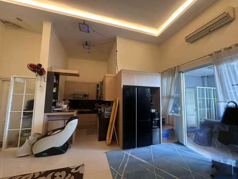 rumah mewah 2 lantai