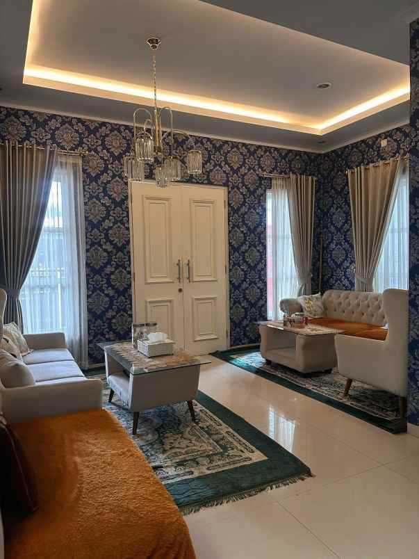 rumah mewah 2 lantai