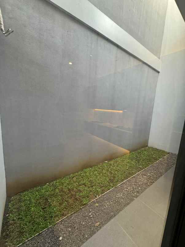 rumah mewah 2 lantai di setra duta bandung