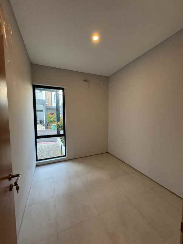 rumah mewah 2 lantai di setra duta bandung