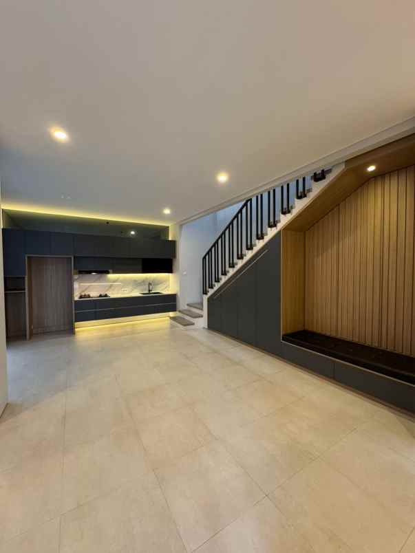 rumah mewah 2 lantai di setra duta bandung