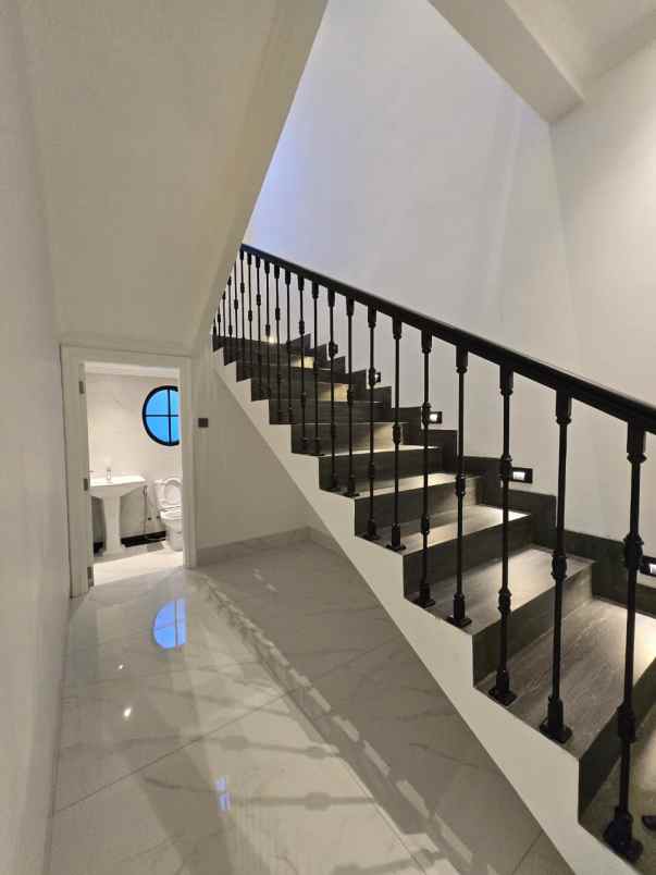 rumah mewah baru siap huni di cempaka putih