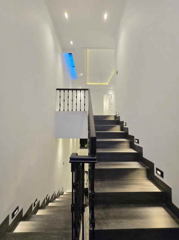 rumah mewah baru siap huni di cempaka putih