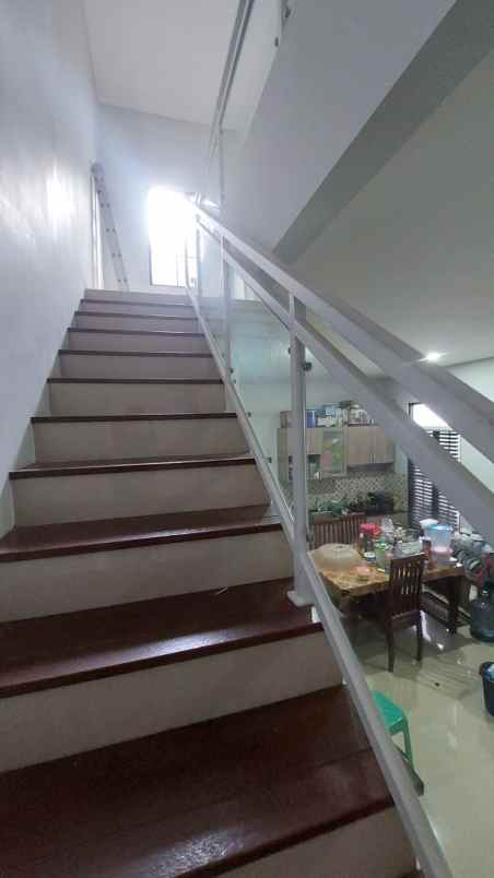 rumah mewah murah bu 2 lantai di depok