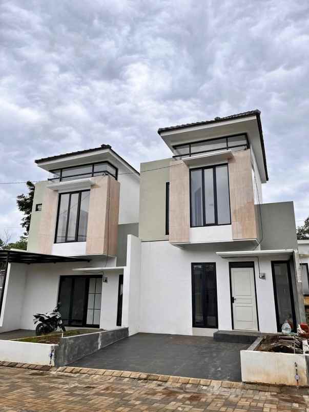 rumah modern 2 lantai lokasi dekat exit tol malang