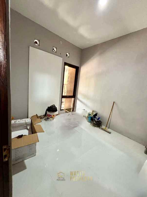 rumah modern dekat fasilitas umum di berbah sleman