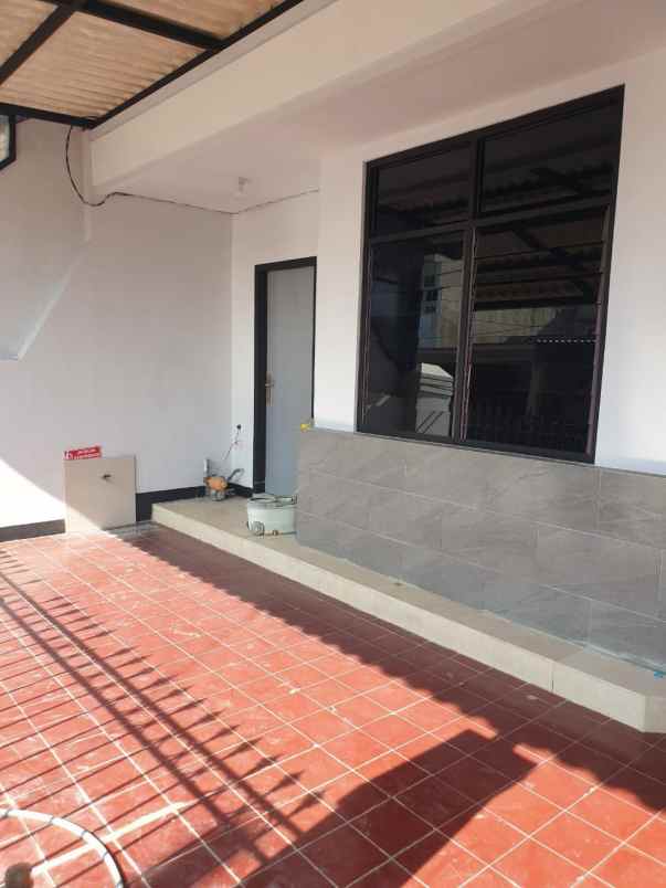 rumah nirwana eksekutif row jalan 3 mobil